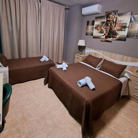 Hostal Dona Maria Valdemoro Exterior photo