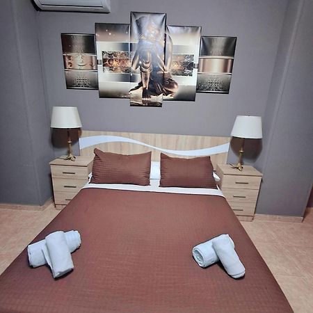 Hostal Dona Maria Valdemoro Exterior photo