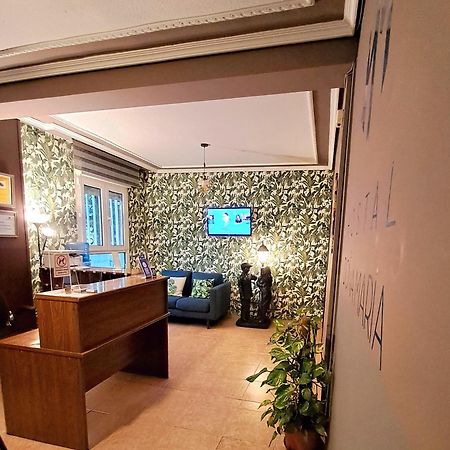 Hostal Dona Maria Valdemoro Exterior photo