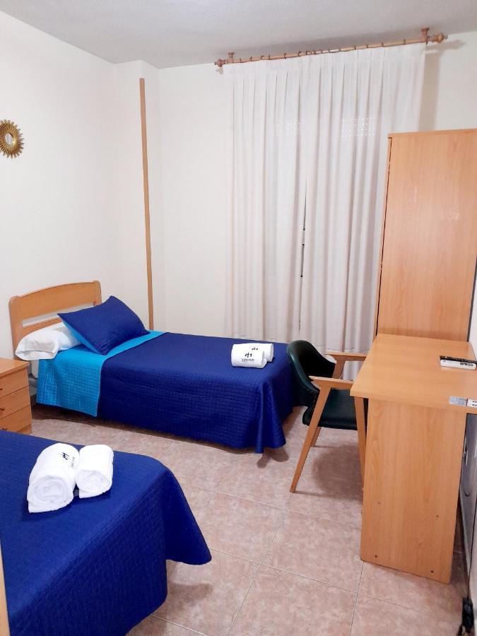 Hostal Dona Maria Valdemoro Exterior photo
