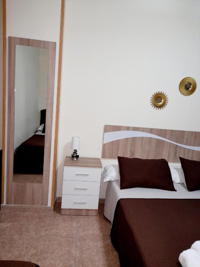 Hostal Dona Maria Valdemoro Exterior photo