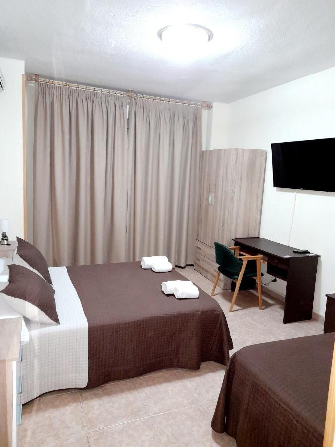 Hostal Dona Maria Valdemoro Exterior photo