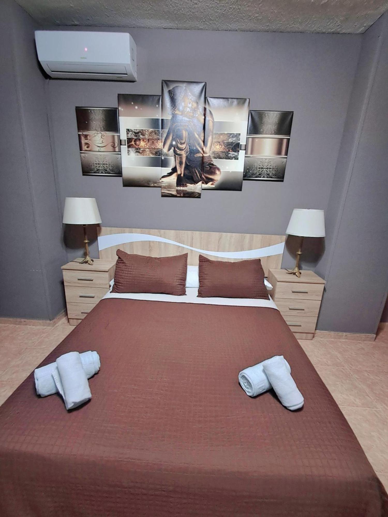 Hostal Dona Maria Valdemoro Exterior photo