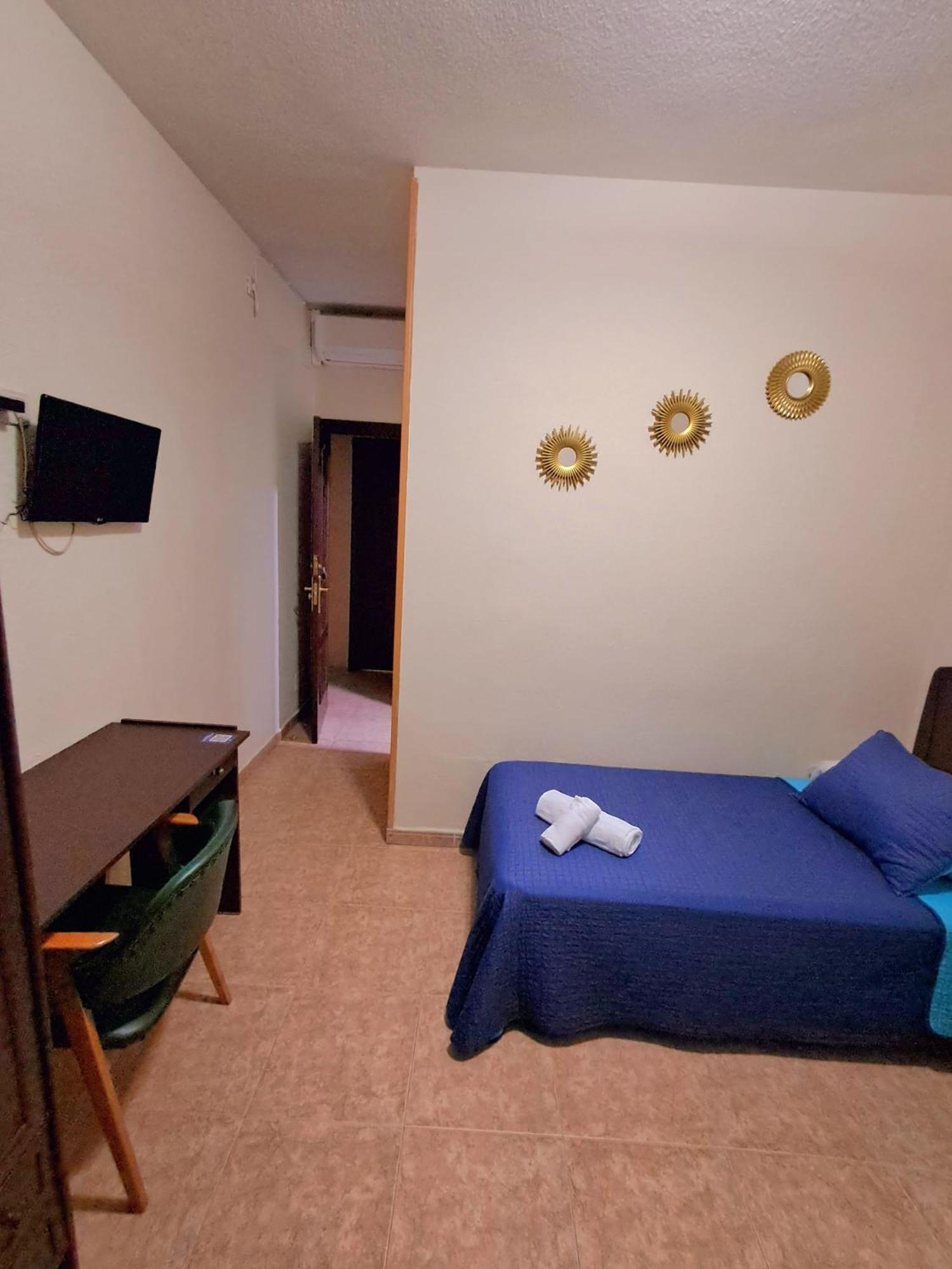 Hostal Dona Maria Valdemoro Exterior photo