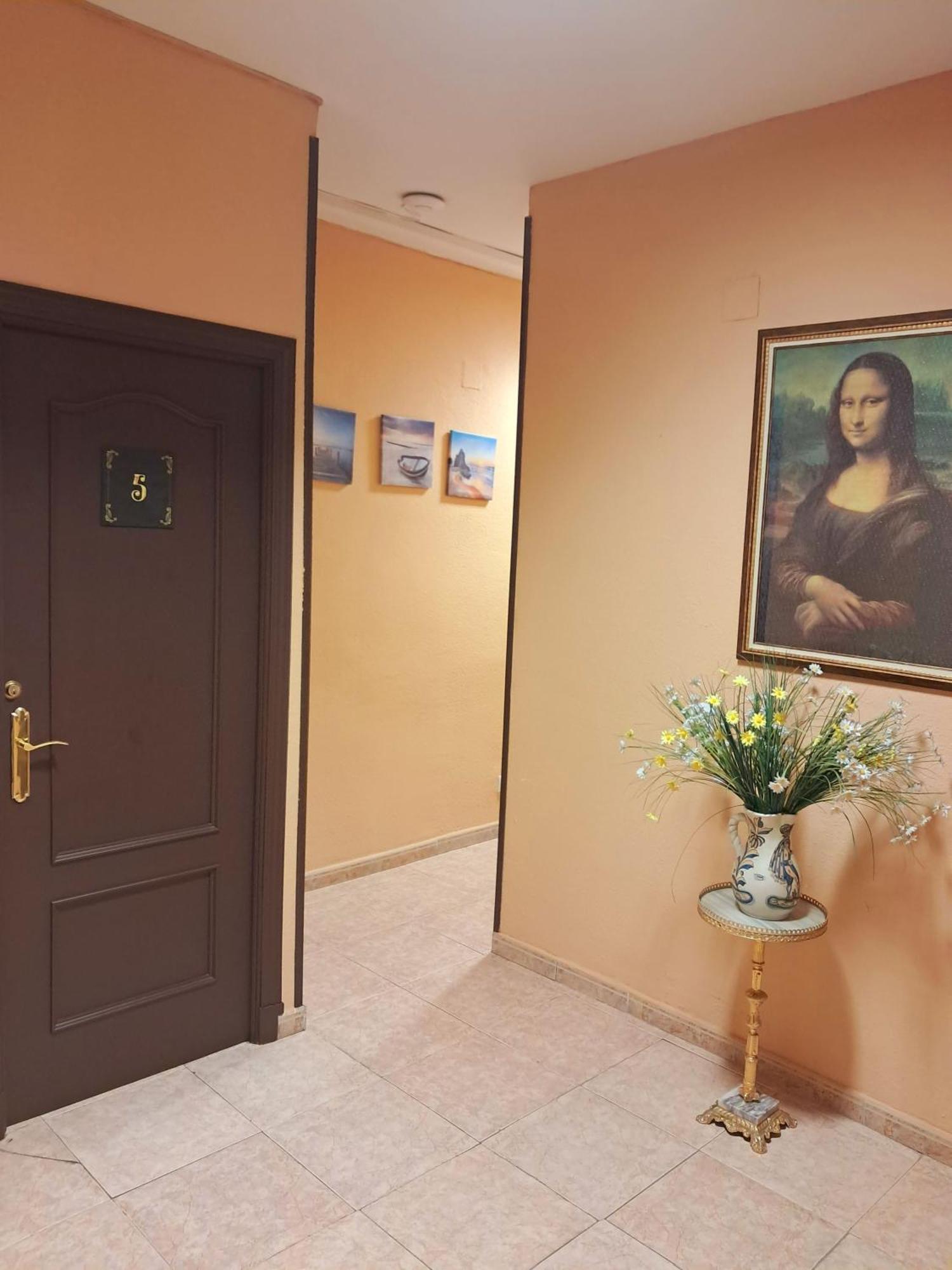 Hostal Dona Maria Valdemoro Exterior photo