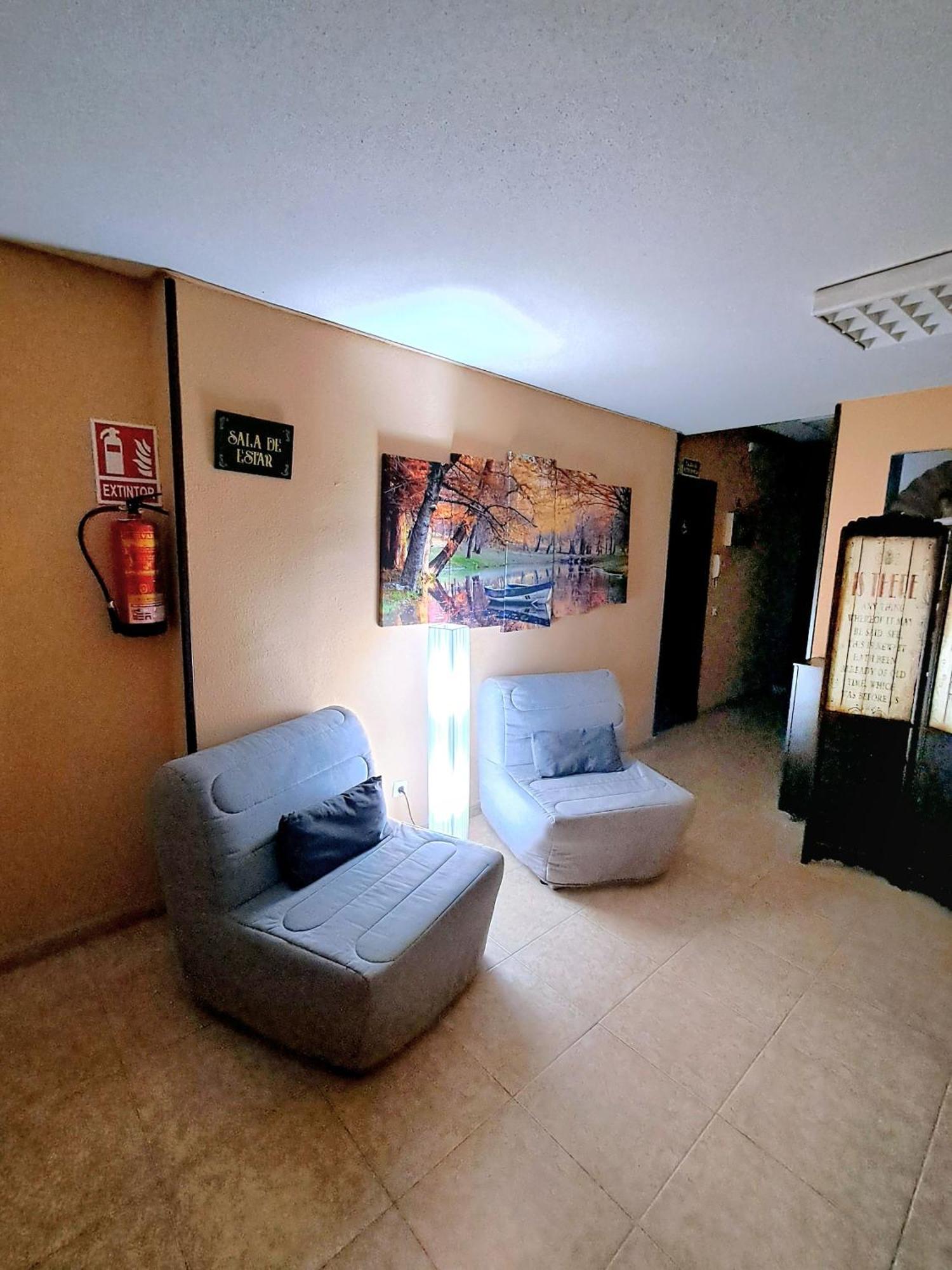 Hostal Dona Maria Valdemoro Exterior photo
