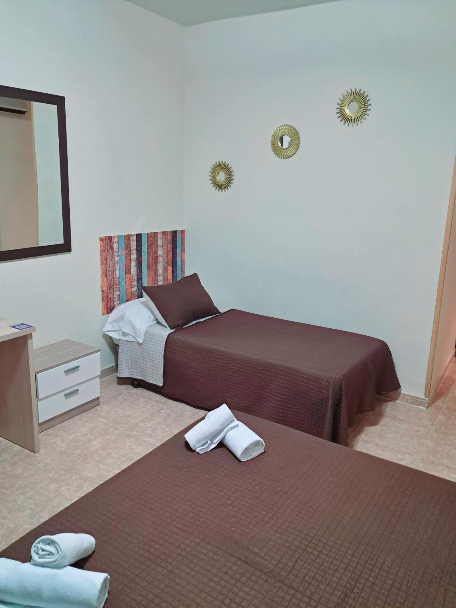 Hostal Dona Maria Valdemoro Exterior photo