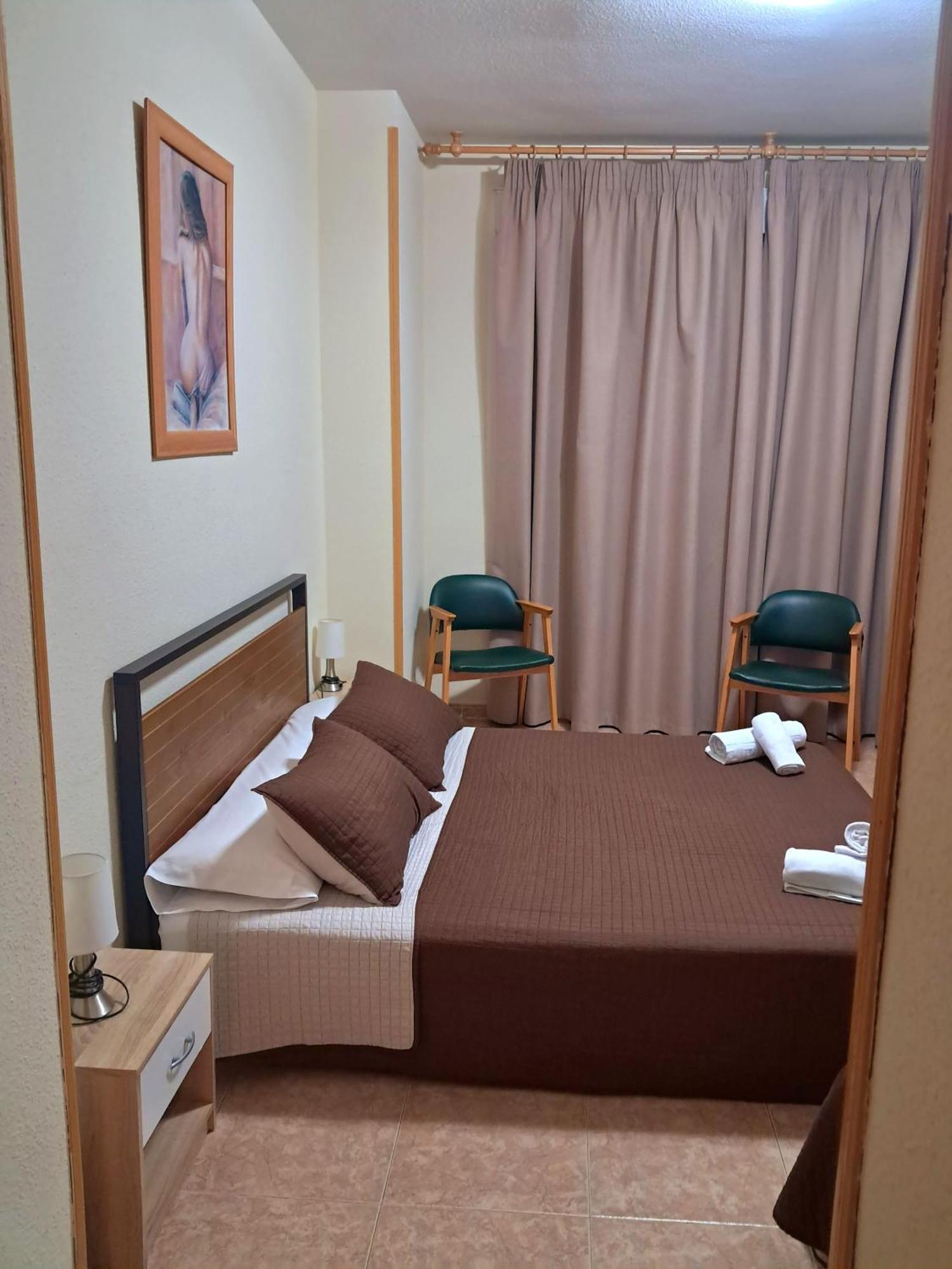 Hostal Dona Maria Valdemoro Exterior photo