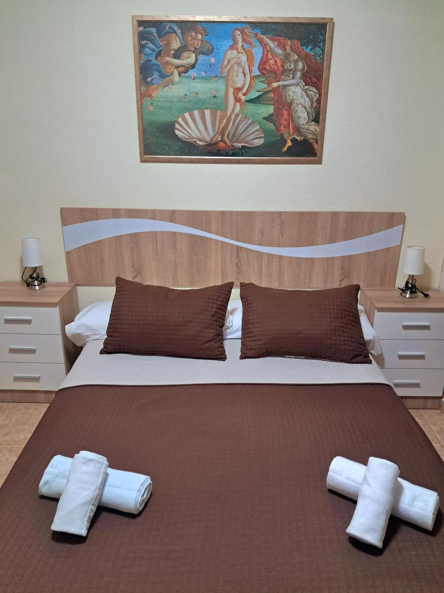 Hostal Dona Maria Valdemoro Exterior photo