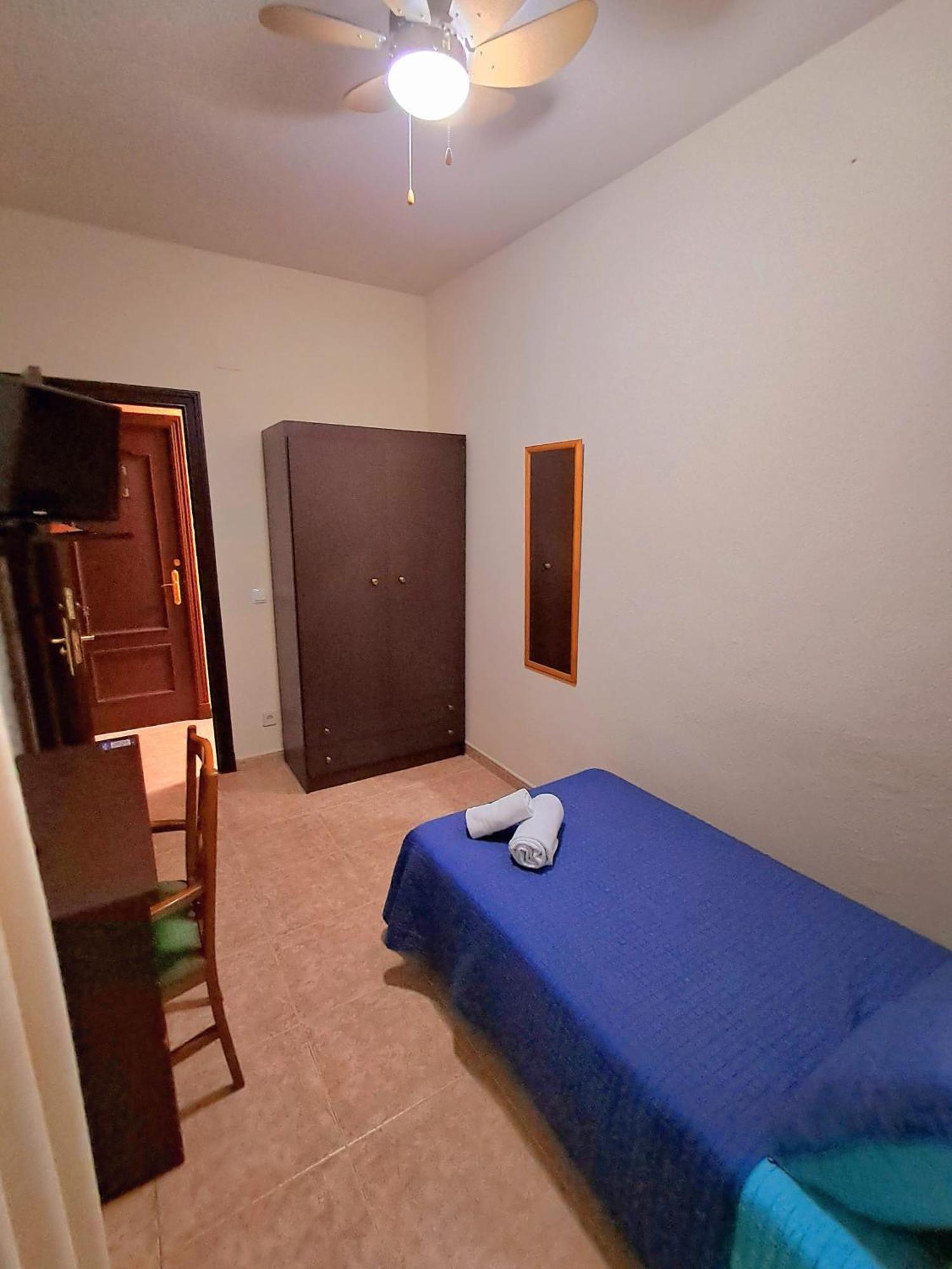 Hostal Dona Maria Valdemoro Exterior photo