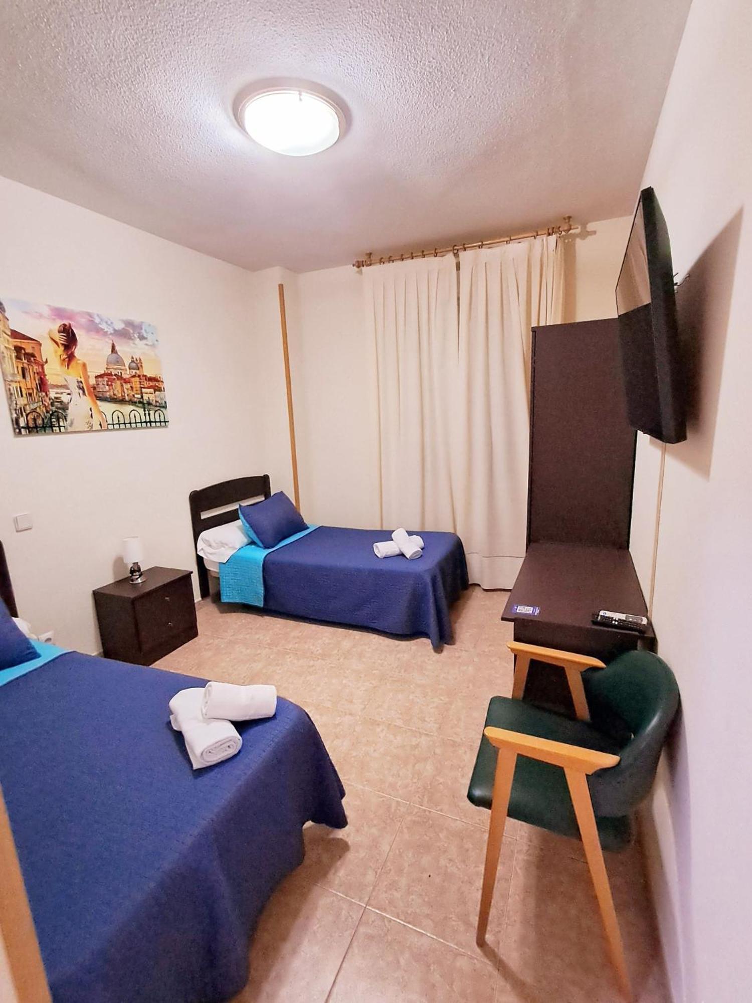 Hostal Dona Maria Valdemoro Exterior photo