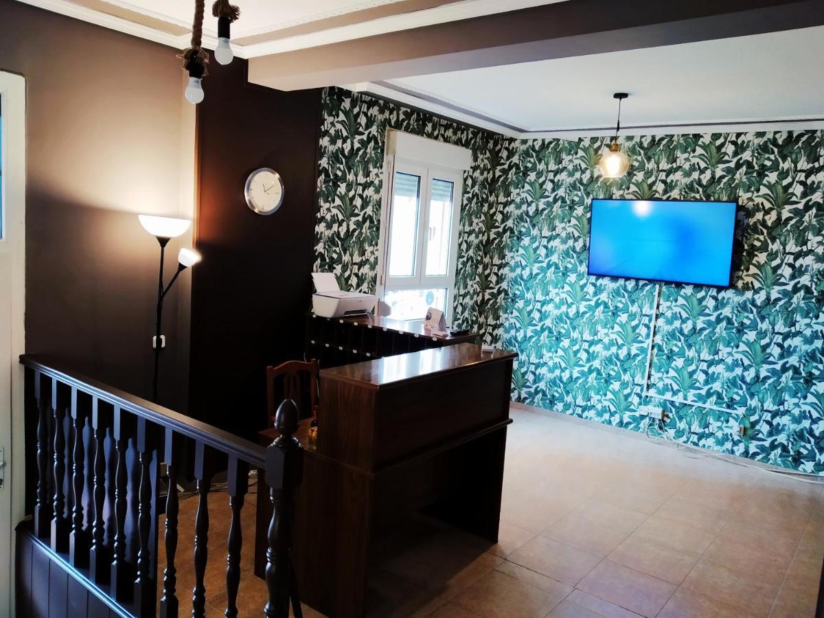 Hostal Dona Maria Valdemoro Exterior photo