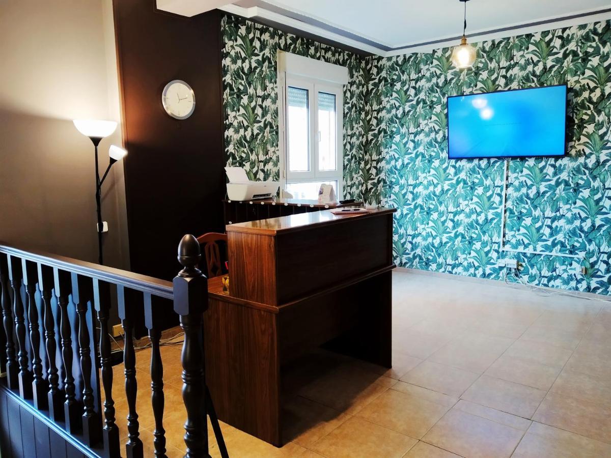 Hostal Dona Maria Valdemoro Exterior photo