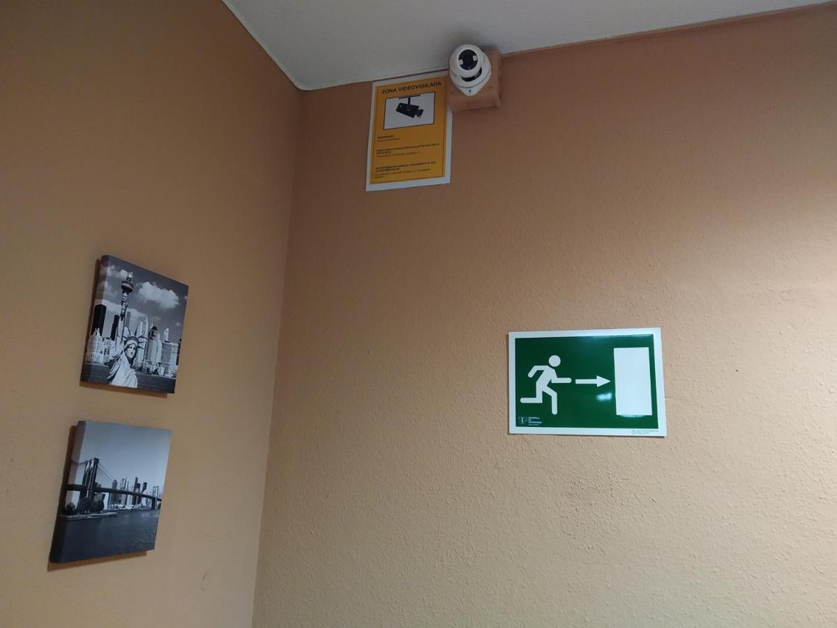 Hostal Dona Maria Valdemoro Exterior photo